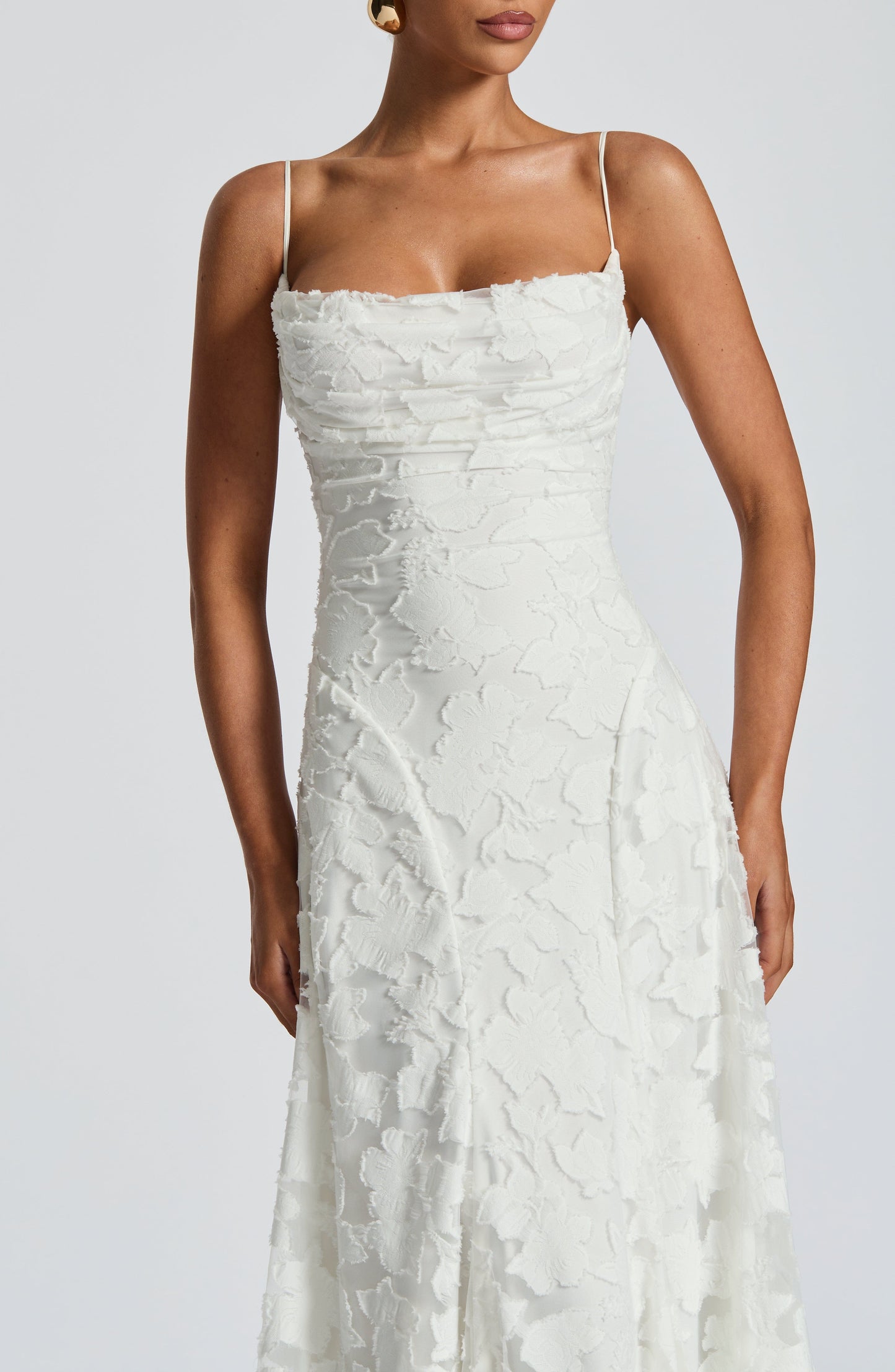 Dorota | Elegancka zwiewna sukienka maxi